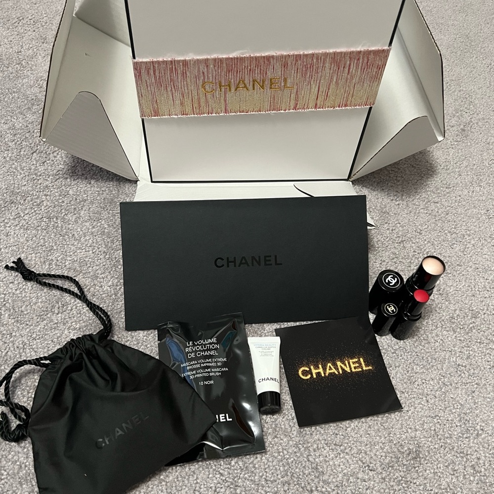 ✨Sale Today Only ✨Chanel Swipe and Glow set - Picture 4 of 8